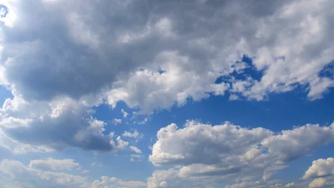Cumulus clouds against the blue sky. Stock-Footage 108182154