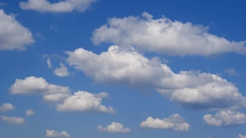 Cumulus clouds against the blue sky. Stock-Footage 116914014