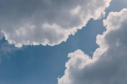 Cumulus clouds and sky clearing high up above Stock-Fotos