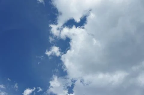 Cumulus clouds in a blue sky. Fotos Stock