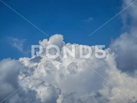 Cumulus clouds in the blue sky Stock Photos
