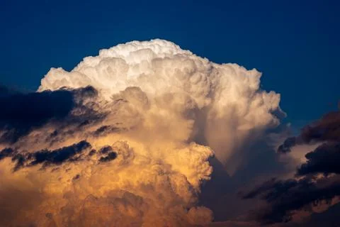 Cumulus clouds in a blue sky. Foto stock