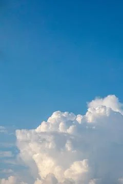 Cumulus Clouds in a Blue Sky Stockfoto's