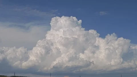 Cumulus clouds developing over green landscape 库存影片 310310013
