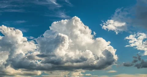 Cumulus clouds formation and dissolving in blue sky time lapse Video stock 340549471