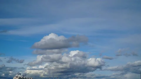 Cumulus clouds over the city 库存影片 131877145