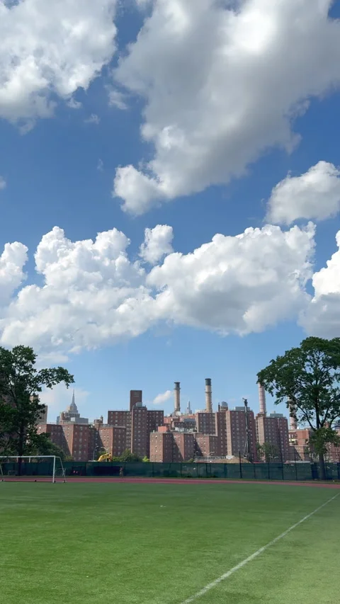 Cumulus Clouds over John V. Lindsay East River Park Track in East Village in NYC Vídeos de archivo 343797131