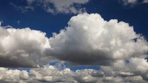 Cumulus clouds rolling over blue sky time-lapse cloudscape. Stock-Footage 74954333