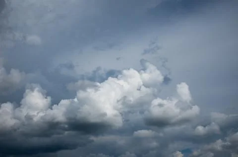 Cumulus clouds soaring high in the blue sky Foto stock