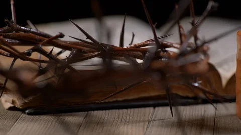 Cup being filled with wine with Crown of Thorns and old Bible panning right 스톡 동영상 128554798
