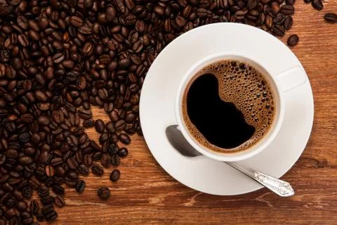 Cup of black coffee with roasted coffe beans Stock-Fotos
