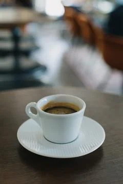 Cup of black coffee on a table in a cafe. Selective focus. Foto stock