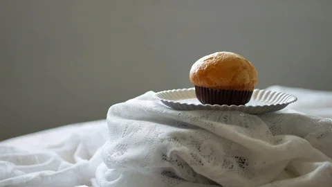 A cup bread in a paper plate rotating on a fluffy white cloth Stock Footage 103492715