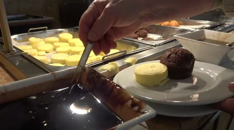 Cup cake with sauce Video stock 21251290
