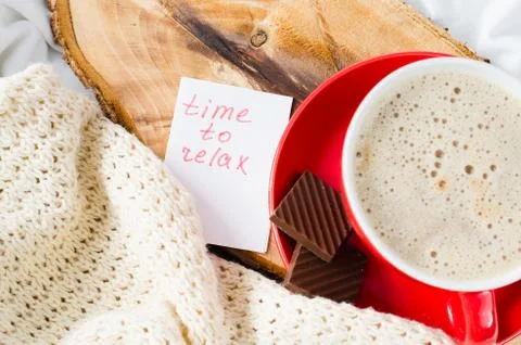 Cup of Cappuccino and Notes Time to Relax. 스톡 사진