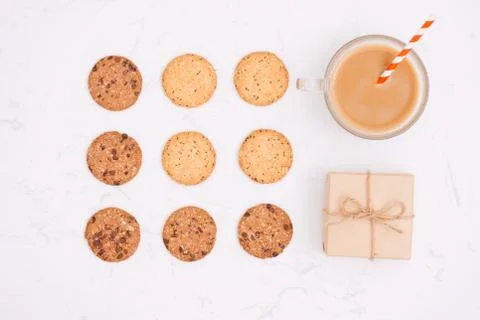 Cup of coffee among pattern of various shortbread and oat cookies with cereal Foto stock