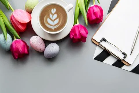 Cup of coffee and Easter eggs Foto stock