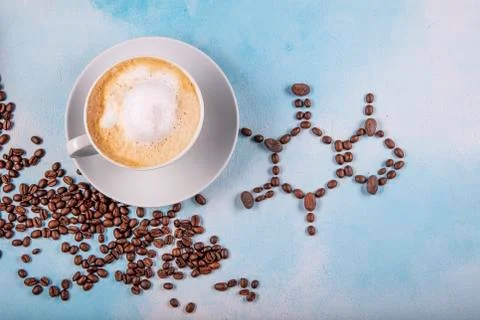 A cup of coffee with caffeine molecule created by coffee beans. Foto stock