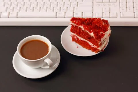 A cup of coffee, cake and a computer keyboard. Stock-Fotos