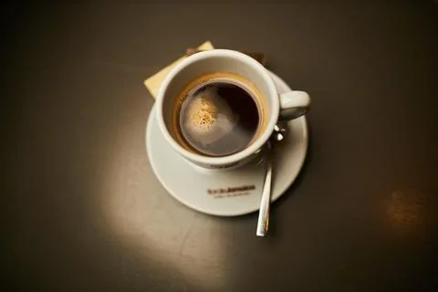 Cup with coffee on a dark background. Stock-Fotos