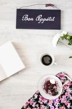 Cup of coffee with dessert and notebook on the table Stock-Fotos