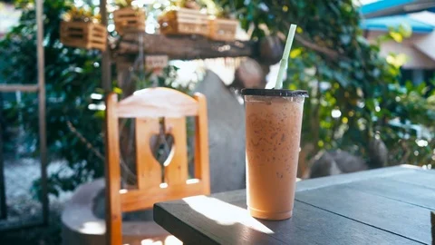 Cup of cold thai tea, video footage. Stock-Footage 120719673