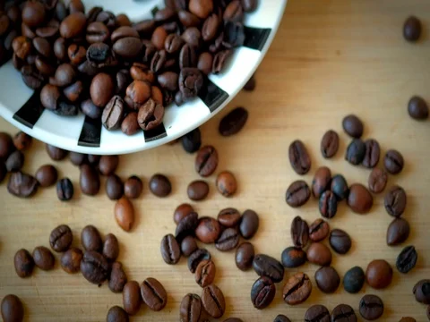 Cup filled with coffee beans Vídeo Stock 72367699