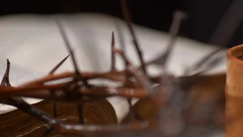 Cup filled with wine with Crown of Thorns and old Bible panning right 스톡 동영상 128556440