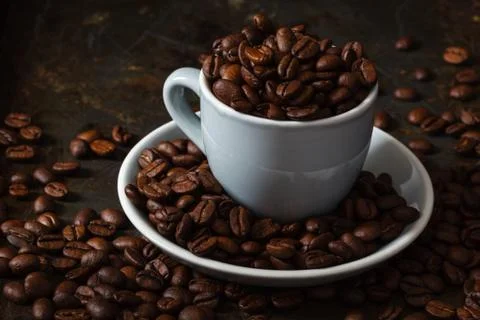Cup full of coffee beans. Close-up. Foto stock