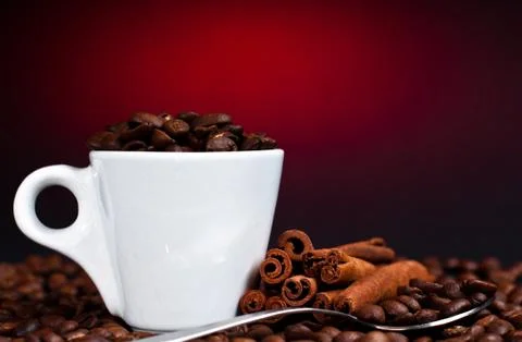 Cup full of coffee beans. Fotos de archivo