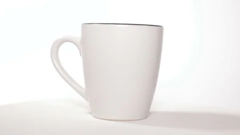 Cup of hot coffee or tea, isolated Vidéo 84186894