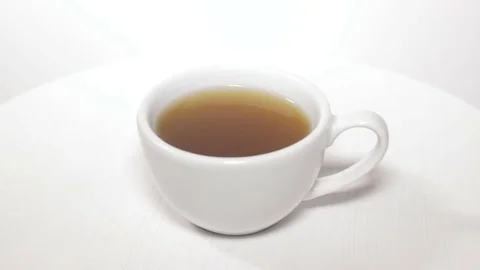 Cup of hot coffee or tea, isolated Vidéo 84186910