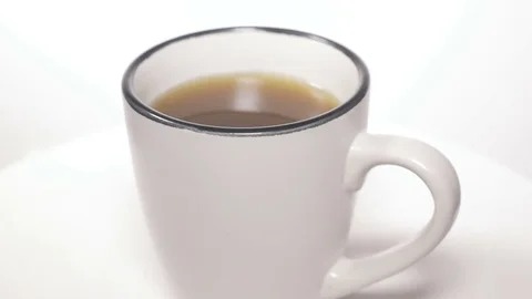 Cup of hot coffee or tea, isolated Vidéo 84186912