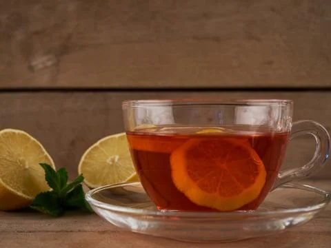 A cup of lemon tea on a rustic background Foto stock