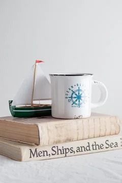 Cup with old books on the table Foto stock
