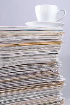 Cup on a pile of papers Foto stock