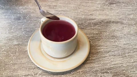 Cup of red tea with spoon 库存影片 332586365