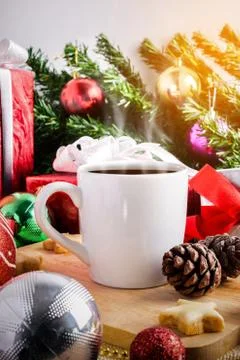 A cup of tea or coffee with Festive Decoration, Christmas and New Year on woo Fotos de archivo