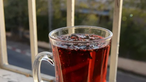 Cup on window sill with lockable tea Vidéo 124747895