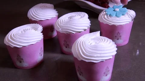 Cupcake with brush embroidery Vídeos de archivo 61871307