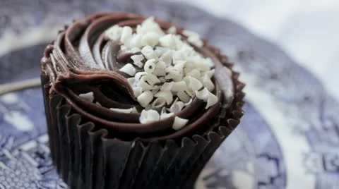 Cupcake on plate Vidéo 11910548