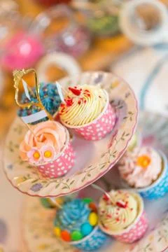 Cupcake on shelf Foto stock