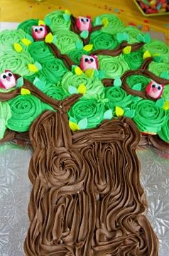 Cupcake tree icing with owlets Foto stock
