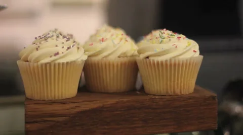 Cupcakes in cafe Video stock 34343982