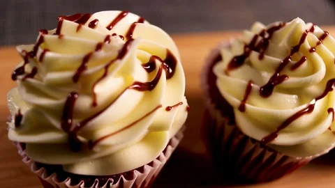 Cupcakes With Icing. Moving Slider. Vídeo Stock 99266399