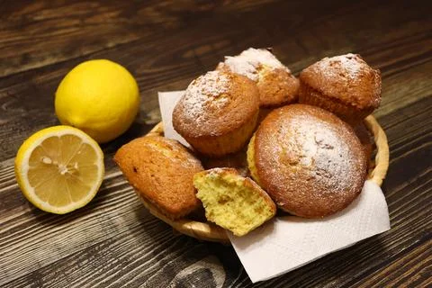 Cupcakes with lemon on the table Stockfoto's
