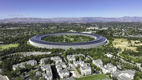 Cupertino, California, USA - 7-1-2026: Aerial View of Futuristic Apple Park 스톡 사진