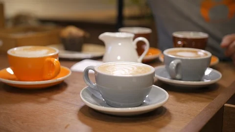 Cups of coffe on counter are ready to be served to clients in Medellin, Colombia Vídeo Stock 101701471