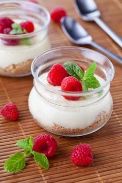 Cups Of Raspberry Dessert Foto stock