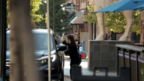 Curb Side Dinner Pick Up 스톡 동영상 100033936